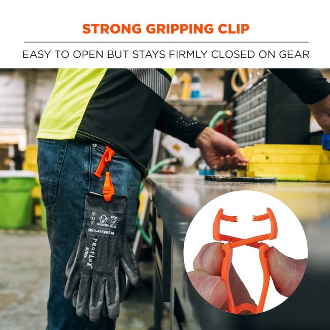 Strong gripping clip: easy to open but stays firmly closed on gear